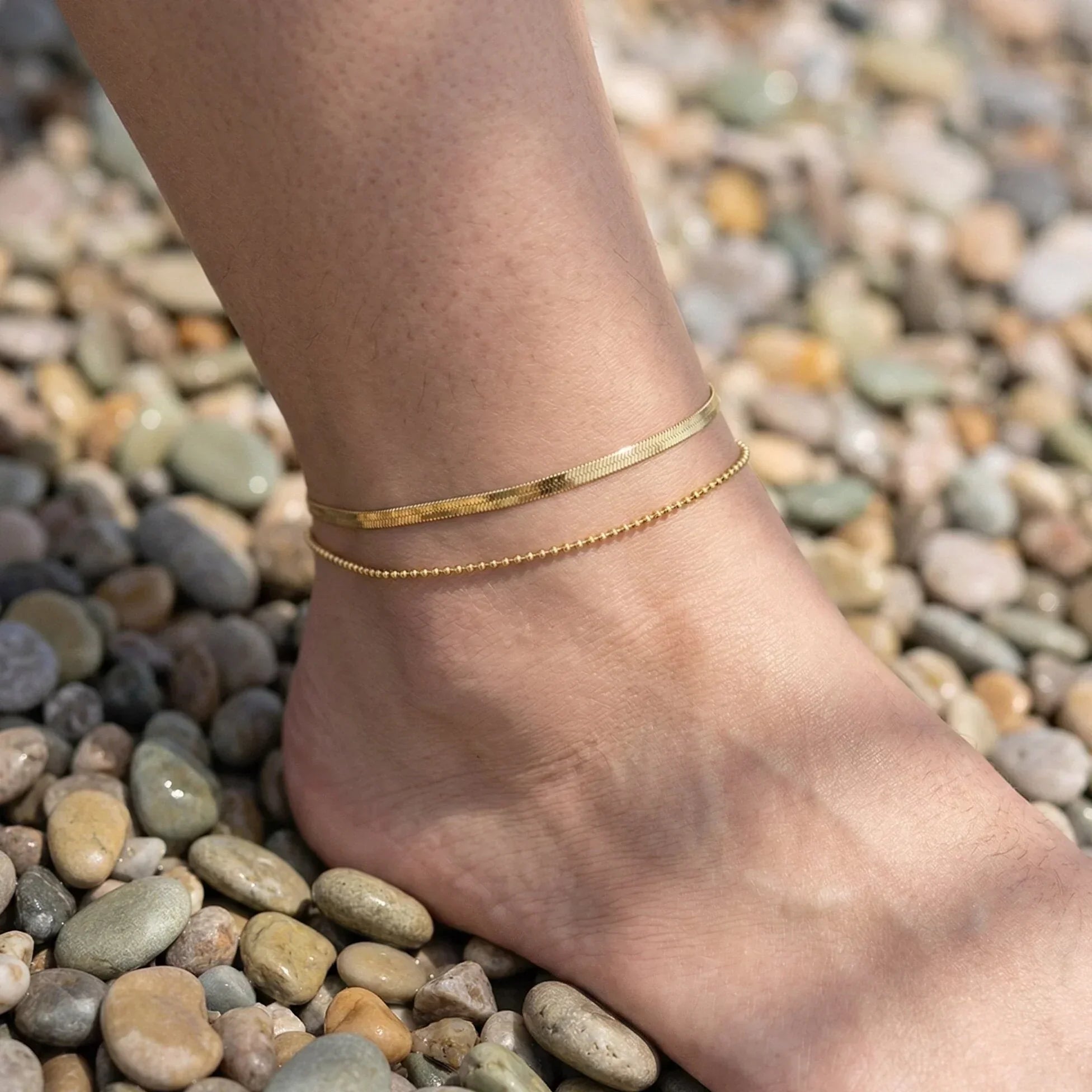 18K gold anklet coastal styling - pebble beach scene with delicate chain details