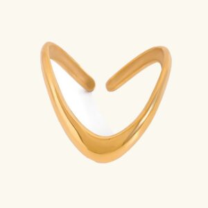 18K gold paisley arc ring front view, modern geometric V-shaped open ring design, polished gold finish on neutral background
