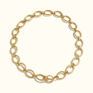 18K gold chunky chain necklace with sculptural oval links flat lay product shot on neutral background
