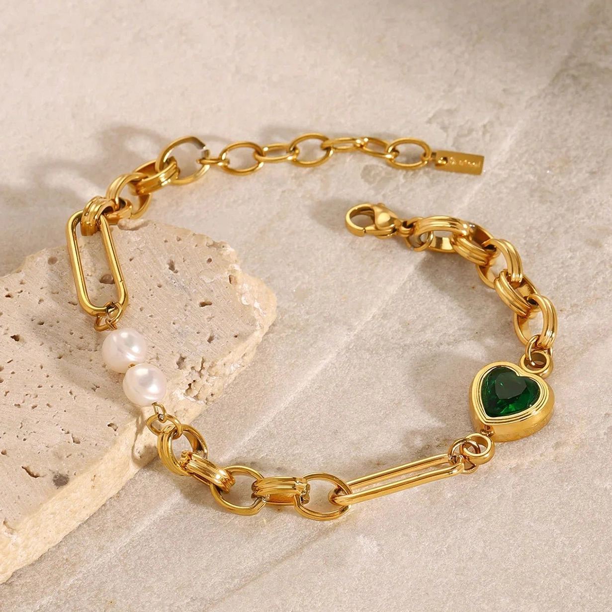 18K gold bracelet with heart emerald gem and freshwater pearls detail shot