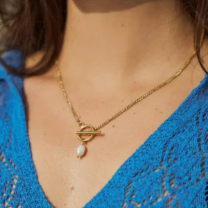 18K gold pearl necklace worn on model collarbone ivory baroque freshwater pearl pendant styling