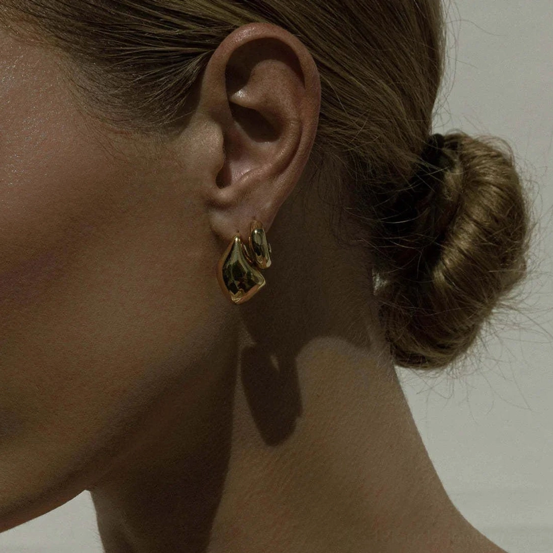 18K gold teardrop stud earrings neck profile model wear fashion styling