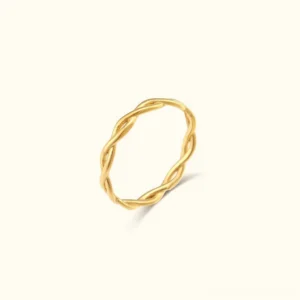 18K gold twisted band ring flat lay product photography on off-white background, showing polished rope texture detail