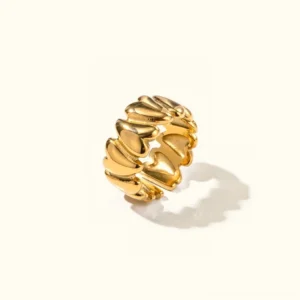 18K Yellow Gold Heart Twist Band Ring - Front View Luxury Jewelry